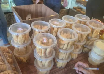 Procon apreende produtos impróprios para consumo no bairro Catolé, em Campina