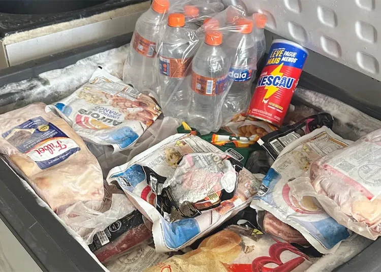 Operação encontra duas toneladas de alimentos vencidos em estabelecimento de Campina Grande Operação encontra duas toneladas de alimentos vencidos em estabelecimento de Campina Grande