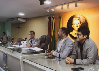 Câmara debate combate à violência contra a mulher e vereadora apresenta projeto “Todos por Elas”