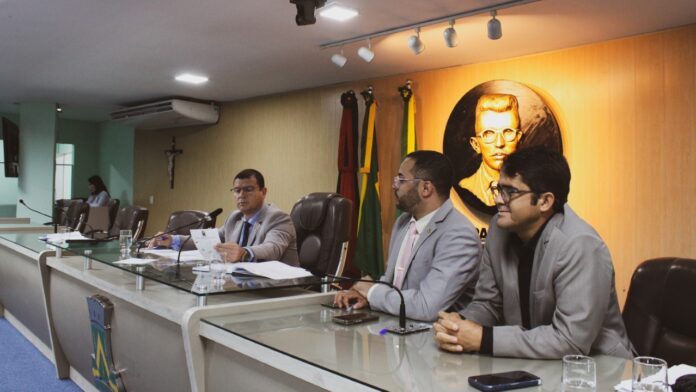 Câmara debate combate à violência contra a mulher e vereadora apresenta projeto “Todos por Elas” Câmara debate combate à violência contra a mulher e vereadora apresenta projeto “Todos por Elas”
