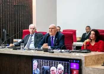 Governo transferiu R$ 2,6 milhões para TCE dias antes da aposentadoria de ex-conselheiro