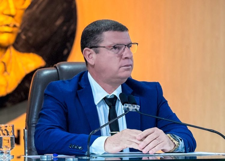 Vereador Dinho Papaléguas protocola projeto que cria a Medalha Rainha da Borborema para reconhecer destaques do esporte em Campina Grande