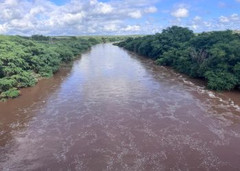 Grande cheia do rio Taperoá, município de Cabaceiras, seguindo para o açude Epitácio Pessoal (Boqueirão)