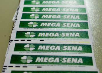 Mega-Sena acumula e prêmio sobe para R$ 15 milhões; confira as dezenas