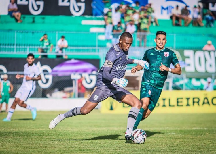 Em jogo de viradas e nove gols, Treze perde para o Lagarto pela Série D