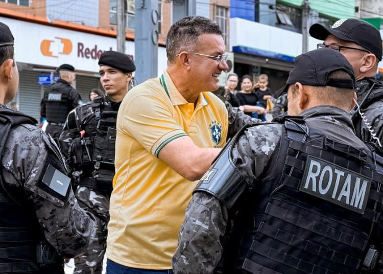 Sargento Neto propõe reestruturação salarial para policiais e bombeiros militares da Paraíba Sargento Neto propõe reestruturação salarial para policiais e bombeiros militares da Paraíba