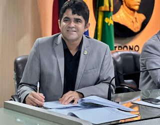 Vereador Saulo Noronha propõe programa de iluminação em pontos de ônibus em Campina Grande