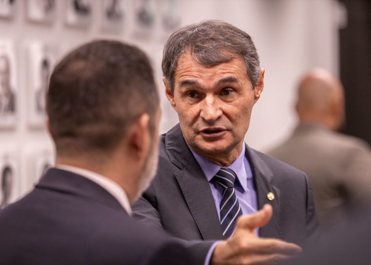 Romero Rodrigues diz que ainda luta por apoio do “CNPJ” do Podemos para Cícero Lucena