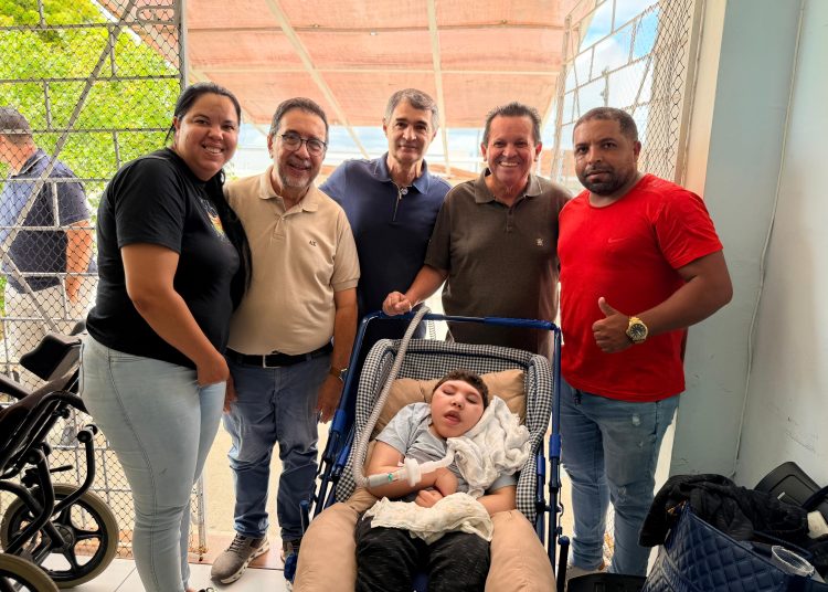 Romero Rodrigues visita o IPESQ e garante novo aporte de R$ 100 mil para instituição referência em microcefalia Romero Rodrigues visita o IPESQ e garante novo aporte de R$ 100 mil para instituição referência em microcefalia