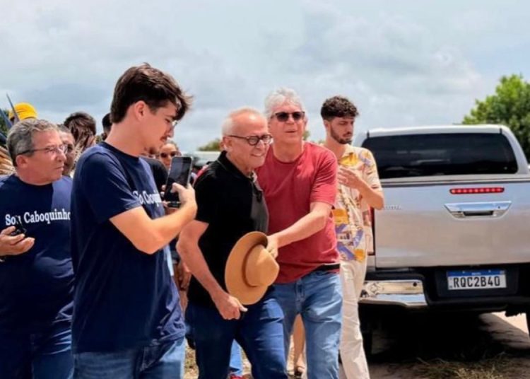 UNIÃO? Cícero e Ricardo trocam aperto de mão e clima cordial gera especulações