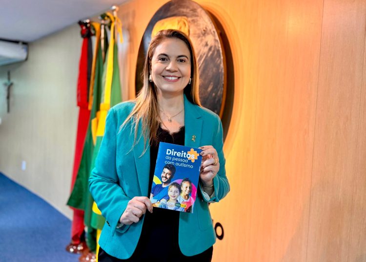 De autoria da Vereadora Carol Gomes, Cartilha dos direitos dos autistas começa a ser distribuída em Campina Grande