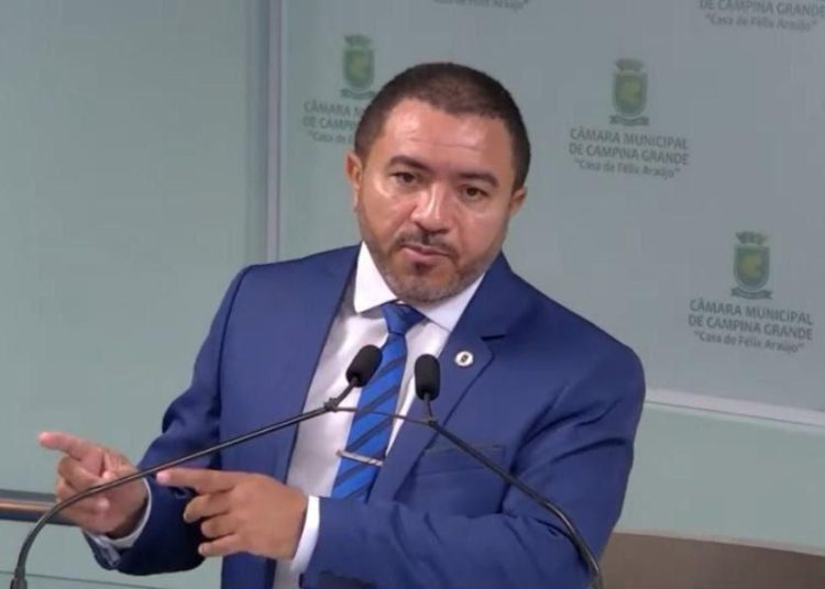 Projeto de Alexandre do Sindicato proíbe escolas de exigirem vestimentas contrárias à fé de estudantes