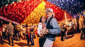 Carol Gomes cobra valorização e reajuste de cachês para artistas locais no São João de Campina Grande