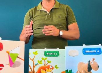 Prefeito Carlos Henrique apresenta novos materiais pedagógicos para a educação infantil em Areial