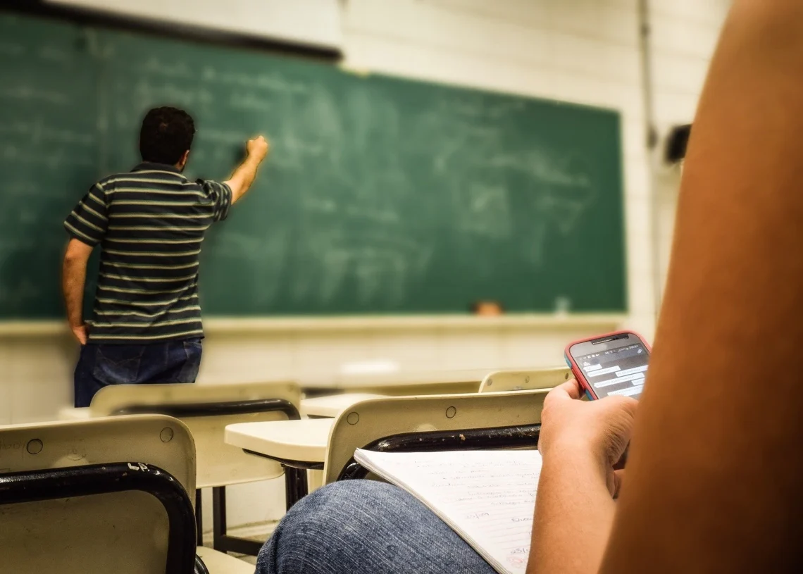 Senado aprova medida que eleva piso salarial de professores para R$ 5.130 em 2026 Senado aprova medida que eleva piso salarial de professores para R$ 5.130 em 2026