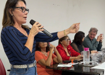 Fabiana Gomes participa de reunião do Conselho Municipal de Saúde e reforça debate sobre saúde bucal em Campina Grande