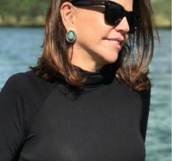 Filha de Ivandro entra em circulação como possível peça em articulações políticas para Efraim Filho Filha de Ivandro entra em circulação como possível peça em articulações políticas para Efraim Filho