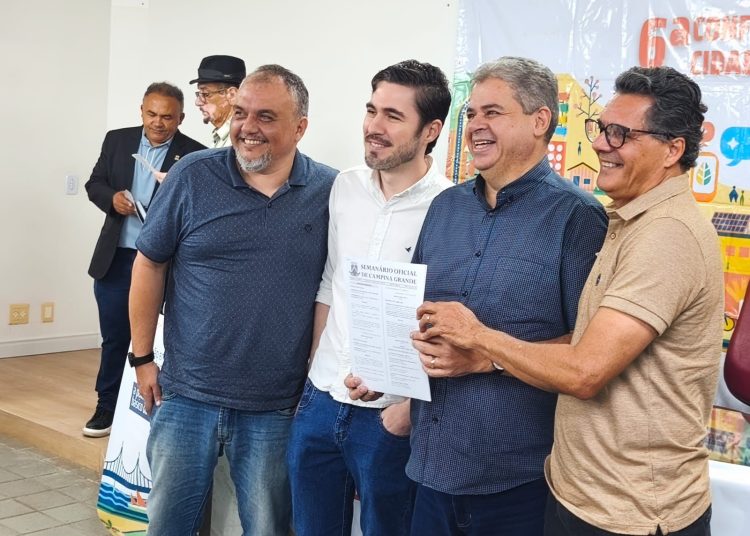 Vice-prefeito reforça diálogo e participação popular durante posse do Conselho da Cidade de Campina Grande Vice-prefeito reforça diálogo e participação popular durante posse do Conselho da Cidade de Campina Grande