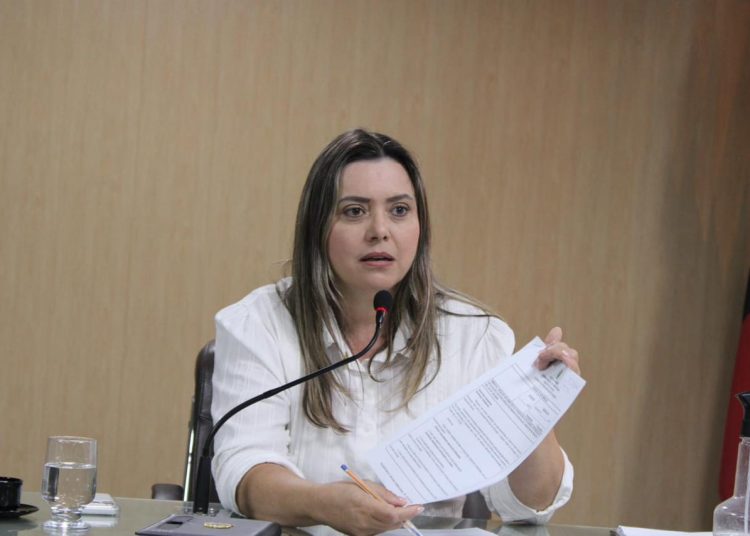 Aprovado por unanimidade, PL de Waléria Assunção sobre livre estacionamento para a imprensa segue para sanção Aprovado por unanimidade, PL de Waléria Assunção sobre livre estacionamento para a imprensa segue para sanção