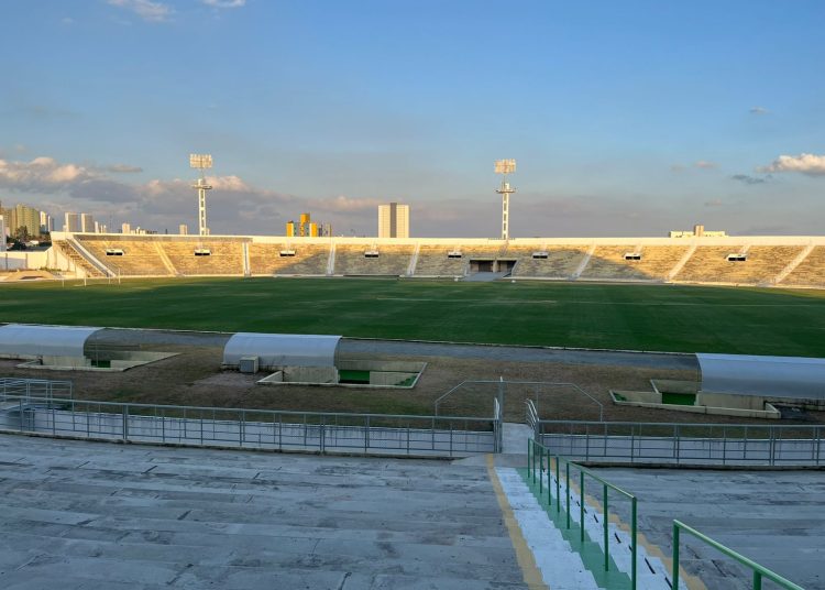 Rostand Paraíba solicita ao Governo do Estado isenção de taxas do Estádio Amigão para categorias de base de Treze e Campinense Rostand Paraíba solicita ao Governo do Estado isenção de taxas do Estádio Amigão para categorias de base de Treze e Campinense