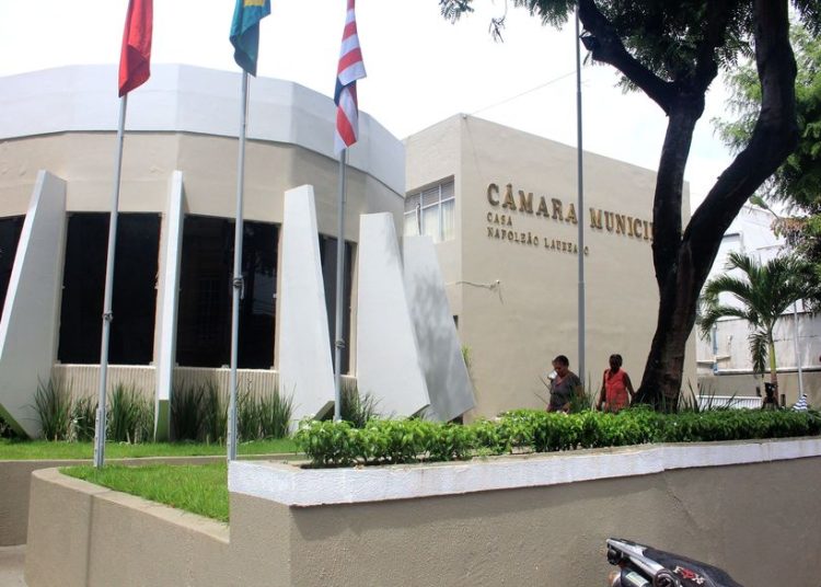 Dinho autoriza abertura da CPI da Cagepa na Câmara de João Pessoa