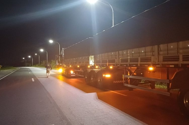 PRF apreende caminhão com excesso de peso de quase 29 toneladas, em Campina Grande
