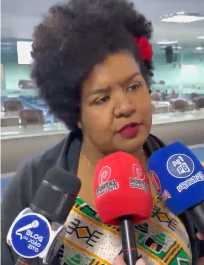 Vereadora Jô Oliveira celebra resultado de pesquisas eleitorais e projeta disputa por vaga na Assembleia Legislativa Vereadora Jô Oliveira celebra resultado de pesquisas eleitorais e projeta disputa por vaga na Assembleia Legislativa