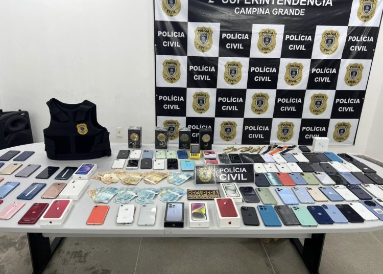 Operação Nexus prende três e apreende R$ 500 mil em celulares roubados em Campina Grande