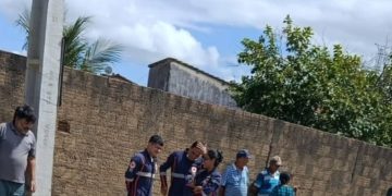 Mototaxista morre após perder controle de motocicleta e bater contra poste em Campina Grande