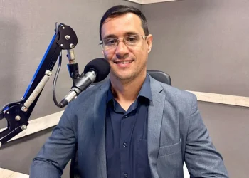 Prefeito Carlos Henrique acompanha obras de piscina em escola integral e reforça investimentos na educação de Areial