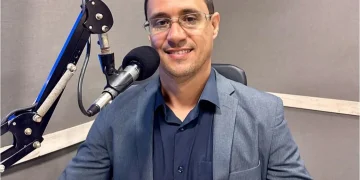 Prefeito Carlos Henrique acompanha obras de piscina em escola integral e reforça investimentos na educação de Areial