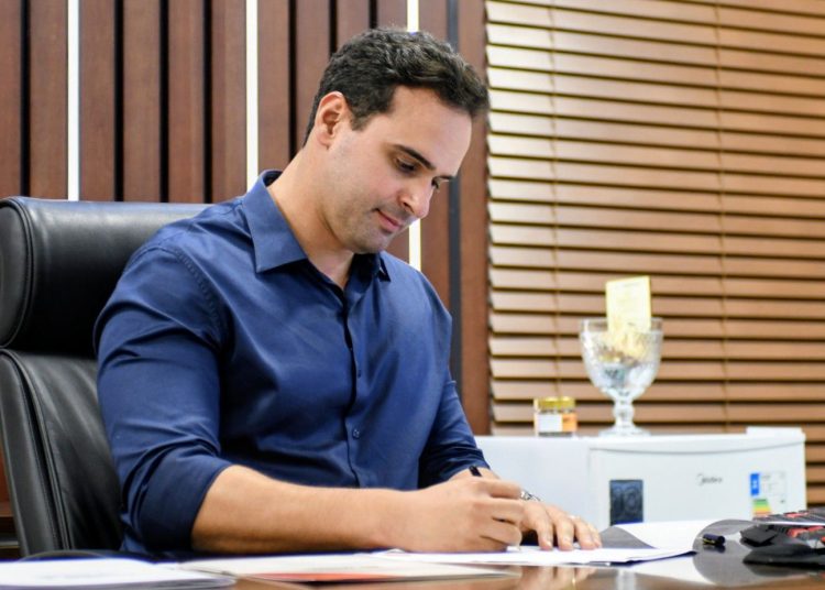 Governador Lucas Ribeiro anuncia convocação de 1.829 concursados para a educação, saúde e segurança pública Governador Lucas Ribeiro anuncia convocação de 1.829 concursados para a educação, saúde e segurança pública