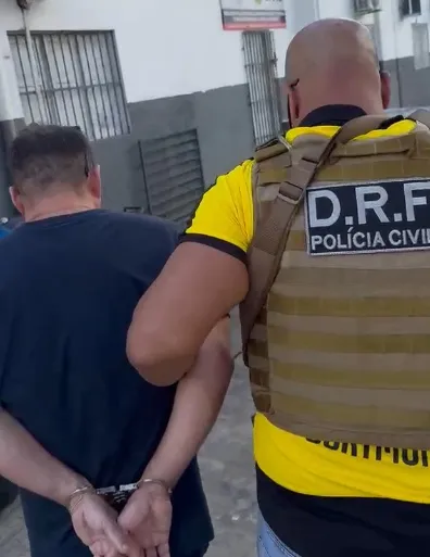 Homem é preso após trocar maquinetas e desviar dinheiro de comerciantes em Campina Grande Homem é preso após trocar maquinetas e desviar dinheiro de comerciantes em Campina Grande