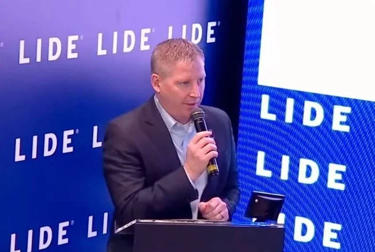 CEO da Azul detona impactos da reforma tributária: ‘coisa mais burra’ CEO da Azul detona impactos da reforma tributária: ‘coisa mais burra’
