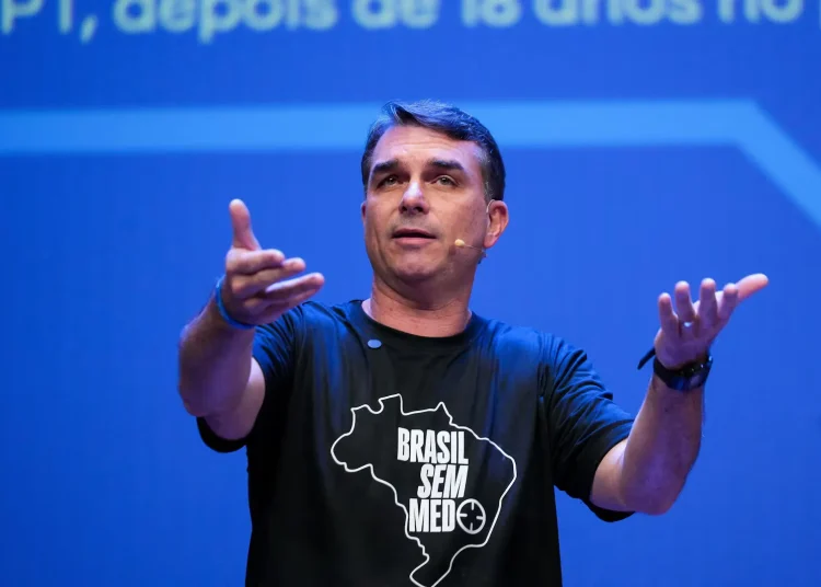 Flávio apresenta plano de segurança e defende redução da maioridade penal para 14 anos em crimes hediondos Flávio apresenta plano de segurança e defende redução da maioridade penal para 14 anos em crimes hediondos