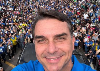 Flávio Bolsonaro afirma que olha para o Supremo Tribunal “com nojo”