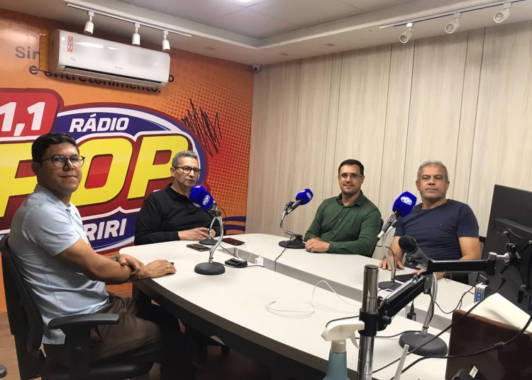 Prefeito Carlos Henrique faz balanço da gestão em entrevista e destaca avanços do Programa Renda Cidadã Prefeito Carlos Henrique faz balanço da gestão em entrevista e destaca avanços do Programa Renda Cidadã
