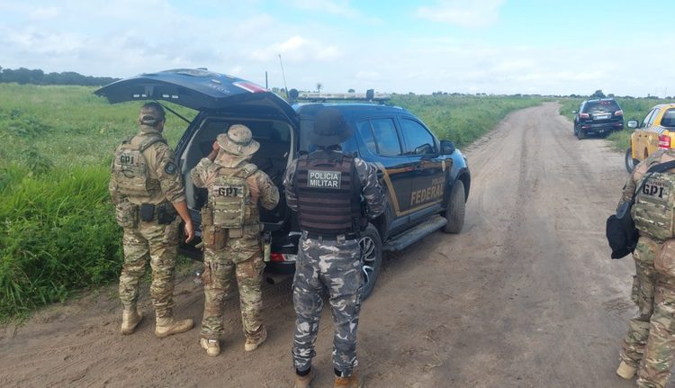 Polícia Federal cumpre reintegração de posse em área invadida do aeroporto de João Pessoa