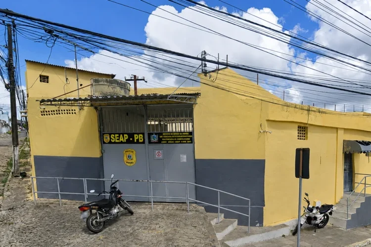 Dois detentos fogem do Presídio do Monte Santo, em Campina Grande Dois detentos fogem do Presídio do Monte Santo, em Campina Grande