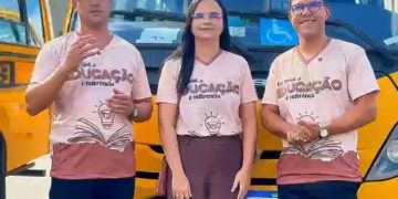 Prefeito Carlos Henrique entrega novo ônibus escolar e reforça investimentos na educação de Areial