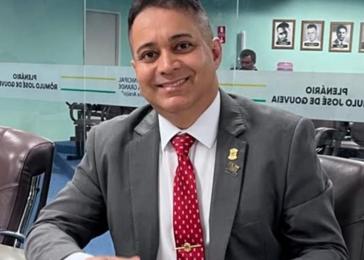 Vereador Frank Alves cobra fiscalização sobre procedimentos estéticos em Campina Grande Vereador Frank Alves cobra fiscalização sobre procedimentos estéticos em Campina Grande