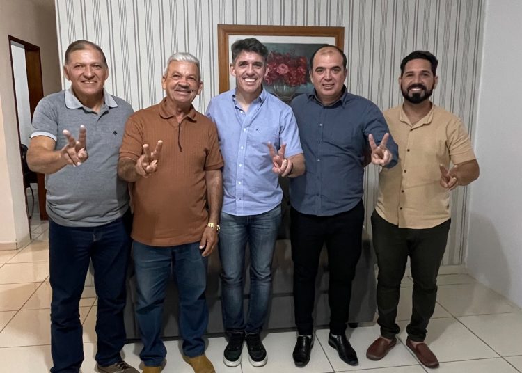 Grupo de oposição de Riacho de Santo Antônio declara apoio à reeleição de Tovar Correia Lima