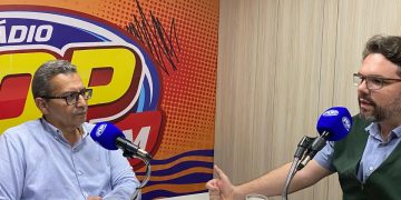 Asfora Neto destaca avanços da Educação de Campina Grande em entrevista ao programa Dialogando