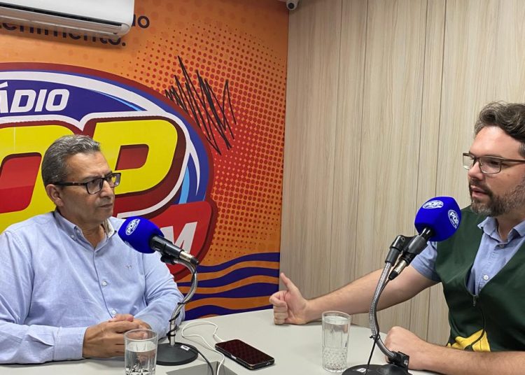 Asfora Neto destaca avanços da Educação de Campina Grande em entrevista ao programa Dialogando