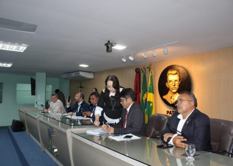 Câmara aprova Projeto de Lei que trata da Lei de Diretrizes Orçamentárias (LDO) Câmara aprova Projeto de Lei que trata da Lei de Diretrizes Orçamentárias (LDO)