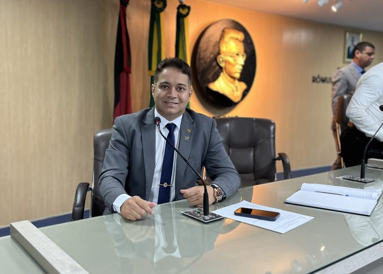 Frank Alves amplia ações da Associação Aurineth Alves com serviço de fisioterapia para pacientes com câncer e idosos