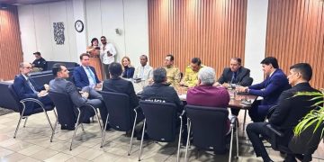 Representantes do TRE-PB e das forças de segurança se reúnem para discutir planejamento para as eleições
