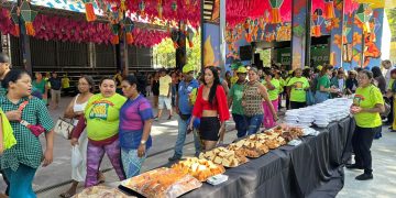 Trabalhadores da limpeza recebem cestas básicas em ação de agradecimento após O Maior São João do Mundo