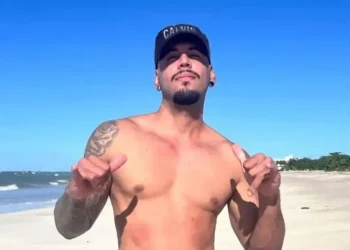 Adolescente confessa assassinato em hotel e diz que matou homem por acreditar que relação sexual foi filmada