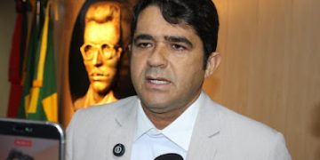 Vereador Saulo Noronha propõe programa “Campina Grande Sem Correntes” para combater maus-tratos a animais